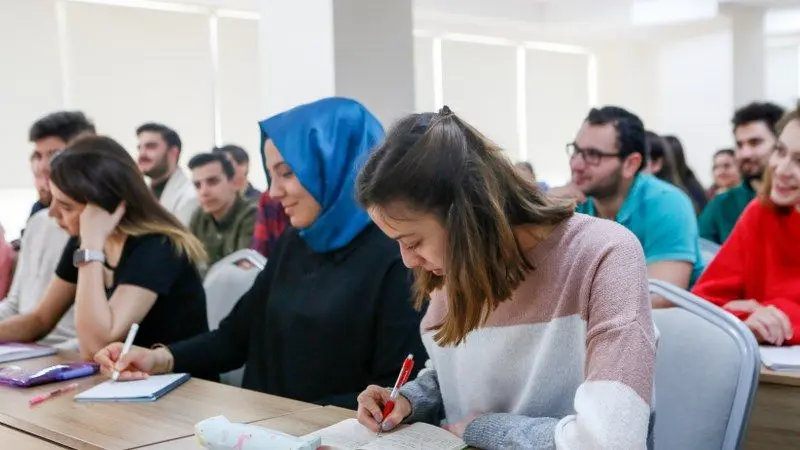 جامعة اسطنبول يني يوز يل