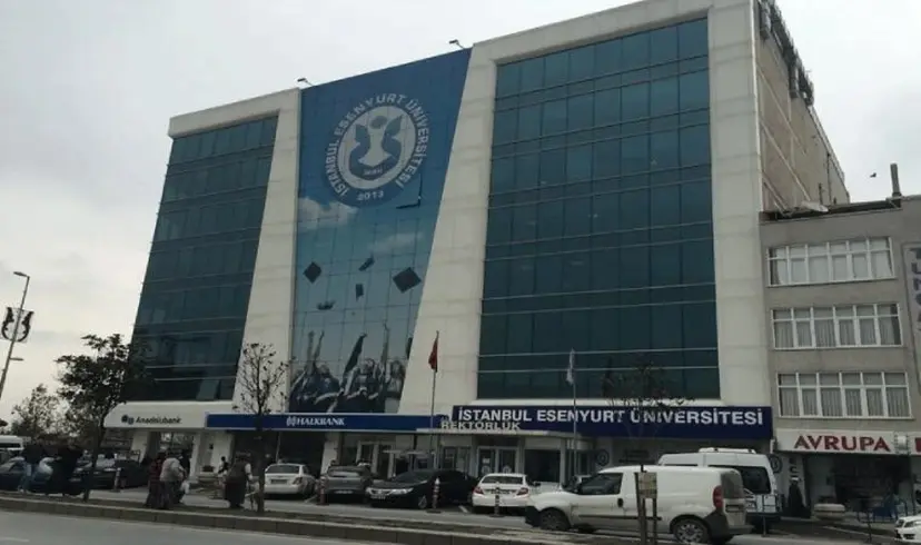 جامعة اسطنبول اسنيورت