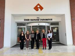 جامعة ازمير للاقتصاد